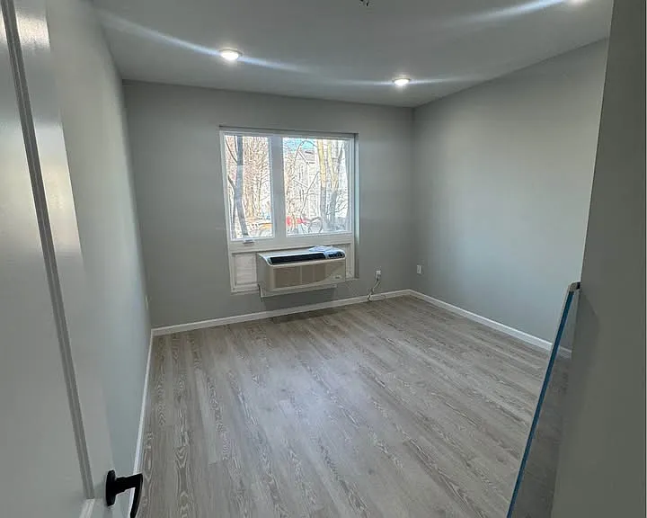 224 Graham Ave #204 — Photo 5