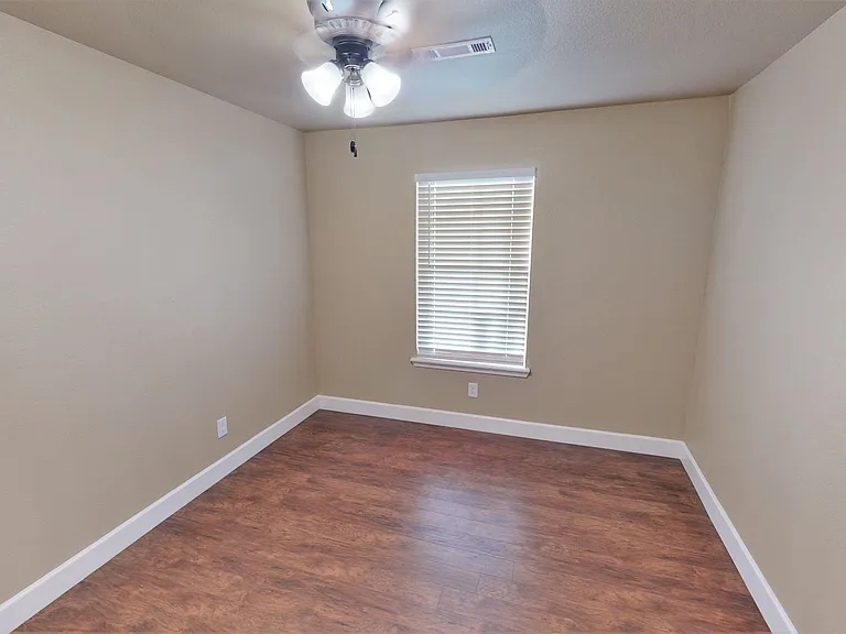 806 Brook Dr — Photo 9