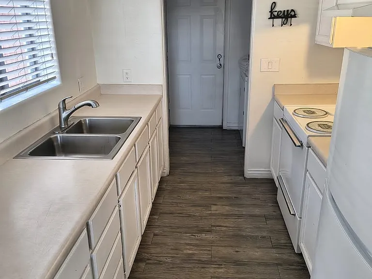 531 E Osborn Rd — Photo 14