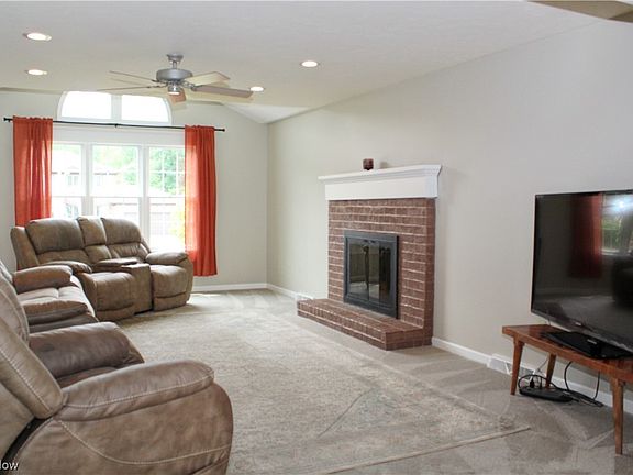 3rd image of 138 Midgewood Dr