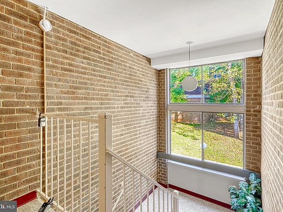 3rd image of 9735 Kings Crown Ct APT 202