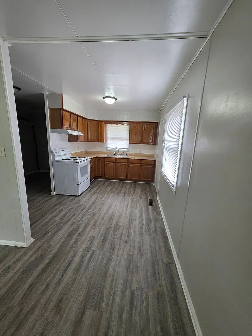 3 Bedroom | 1 Bathroom | Corner Lot — Photo 2