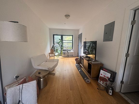 2nd image of 141 Maujer St #2