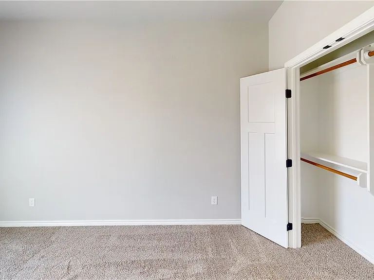 4015 Golden Eagle Dr #B — Photo 8