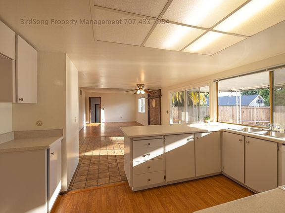 5th image of 822 McKillop Ct