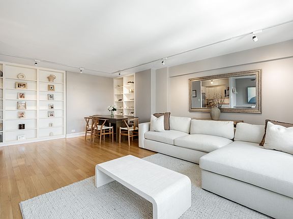 4th image of 2909 N Sheridan Rd APT 1104