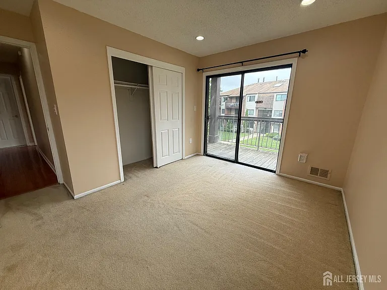 1302 Edison Glen Ter — Photo 19