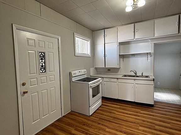 3rd image of 1246 N Main St