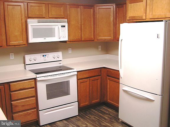 5th image of 2050 Honeysuckle Ln