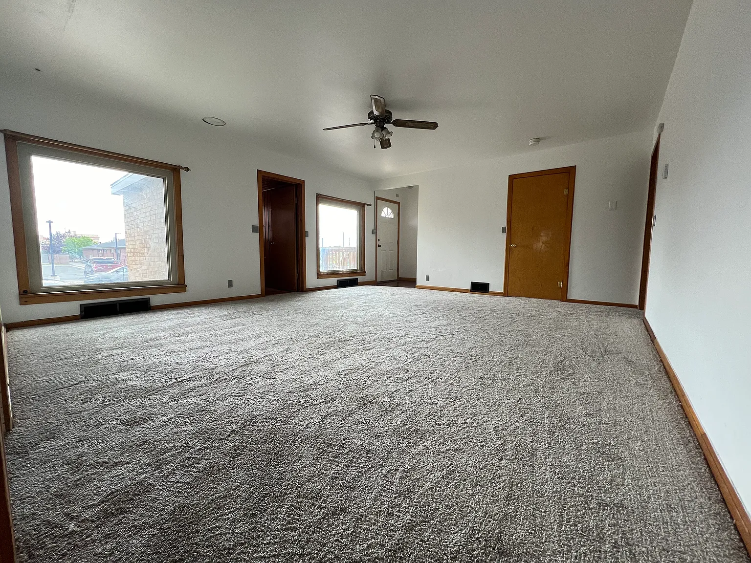 3 bed, 1000 sqft, $1,550 — Photo 4