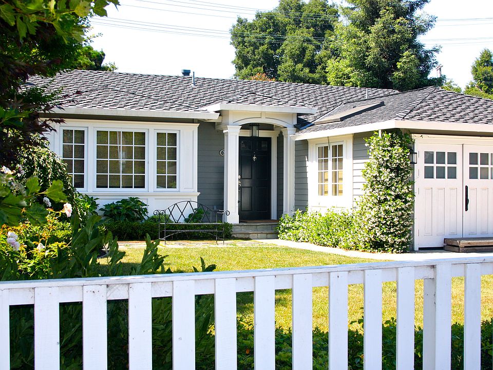 2nd image of 391 Hedge Rd