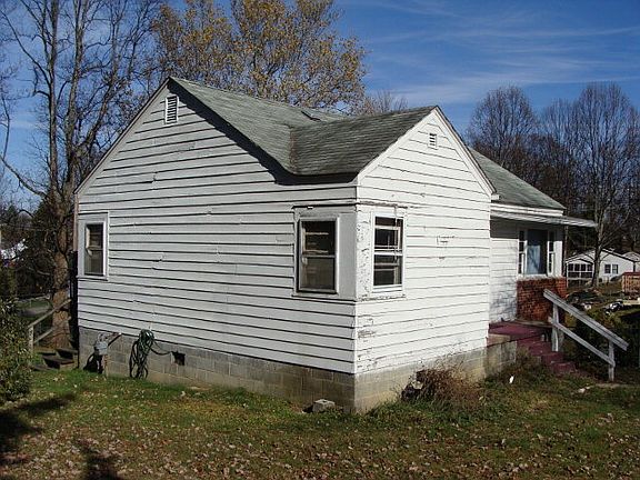 3rd image of 118 Adkins Ave