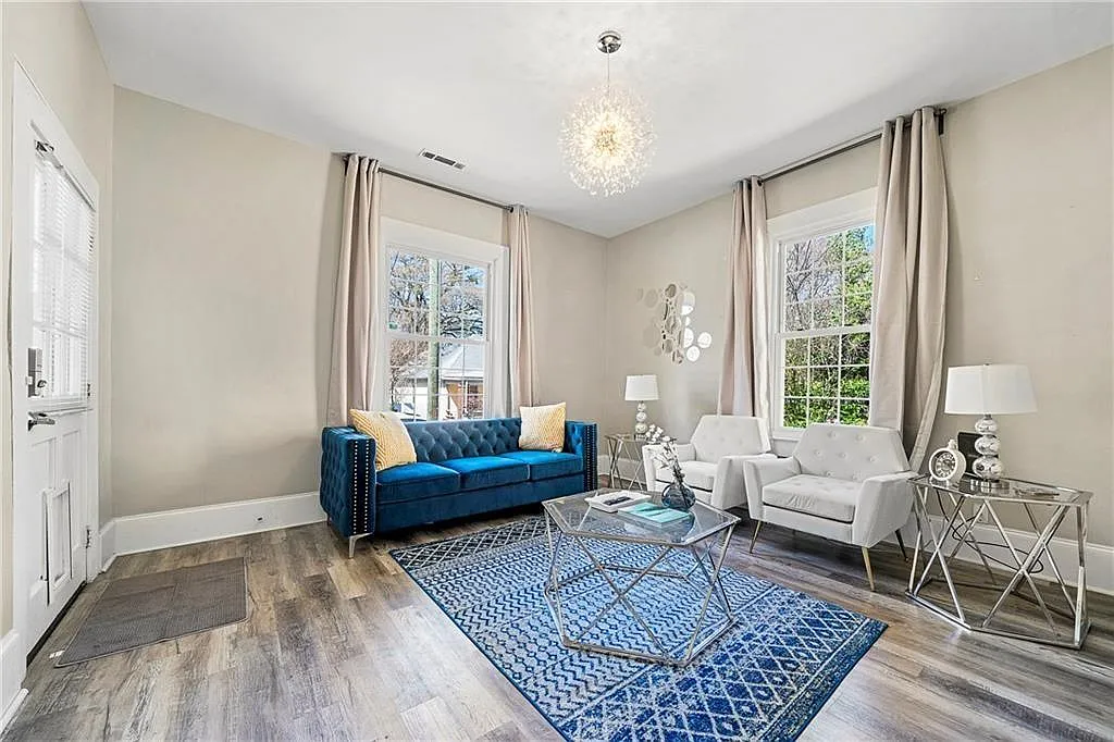 3 bed, 2.0 bath, 1050 sqft, $3,000 — Photo 2
