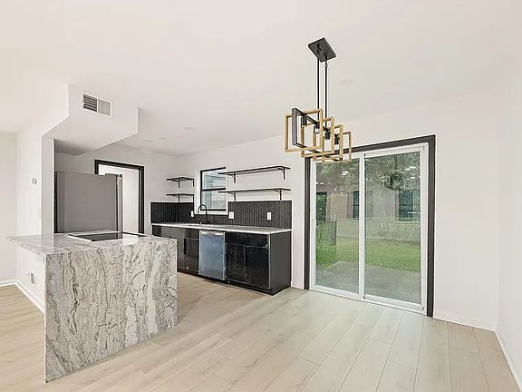 2nd image of 1487 Springwood Dr SE #B