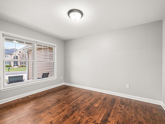 5th image of 1262 Deerpath Dr