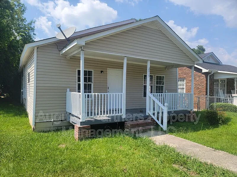 3 bed, 2.0 bath, 1218 sqft, $1,285 — Photo 2