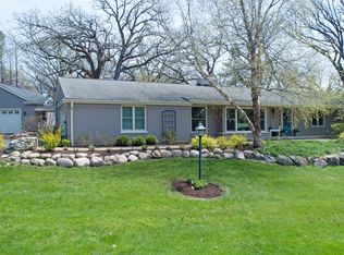 3 River Dr, Trout Valley, IL 60013
