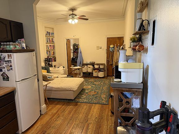 5th image of 906 Willow Ave APT 4