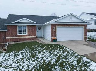 5448 Park Pl, Dubuque, IA 52002