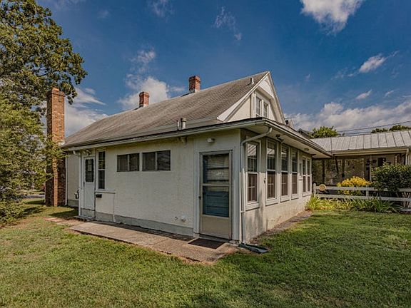 3rd image of 1954 Chestnut Ave #2
