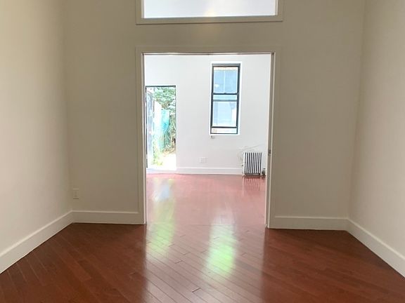 4th image of 538 W 47th St #C1