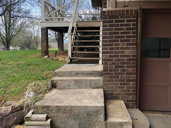 5th image of 3908 Greenwood Dr