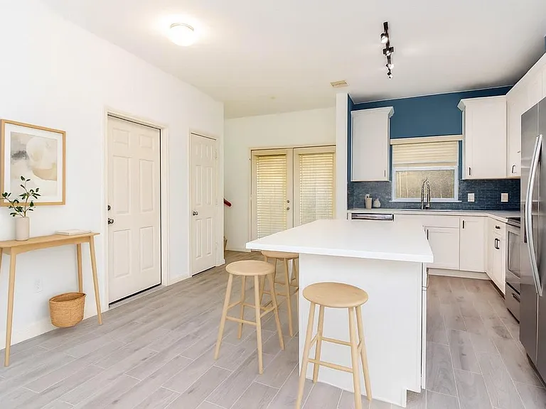 2202 Naomi St #3 — Photo 8