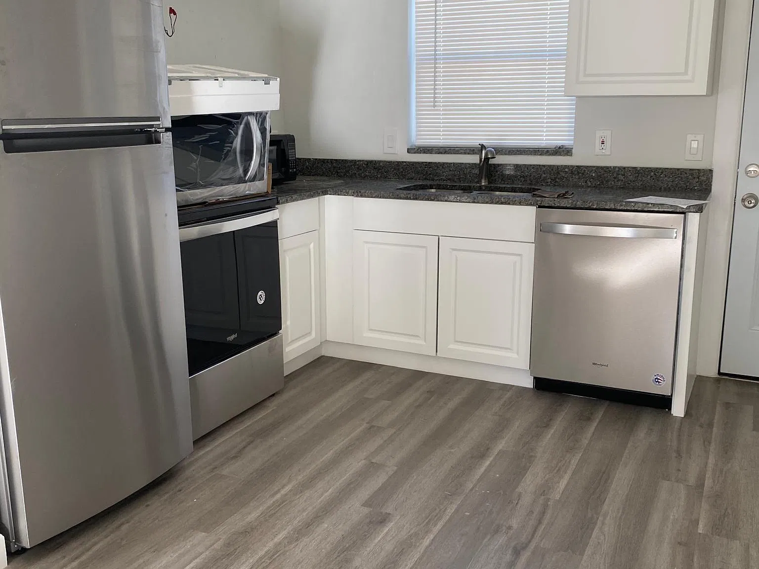 2 bed, 799 sqft, $1,400 — Photo 3