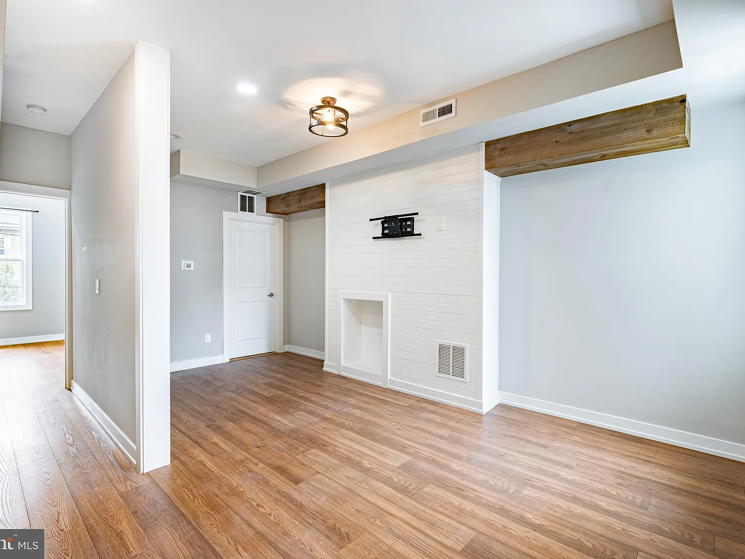 3 bed, 2.0 bath, 1980 sqft, $2,800 — Photo 3