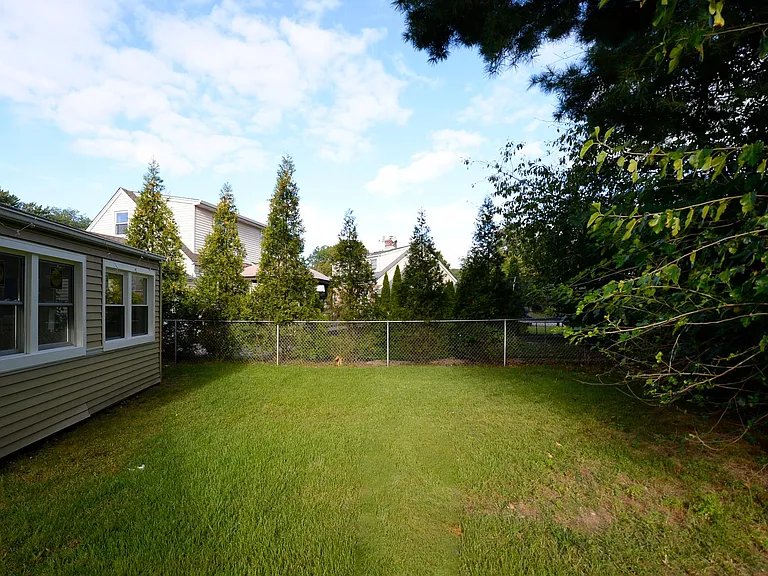 38-49 Vanore Dr — Photo 24