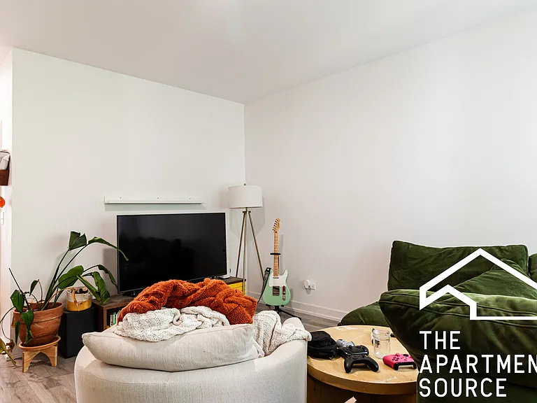 4937 N Saint Louis Ave #3S — Photo 8