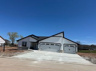 1671 Arnies Ct, De Pere, WI 54115