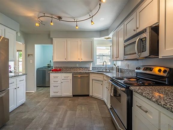 5th image of 4616 Esther St