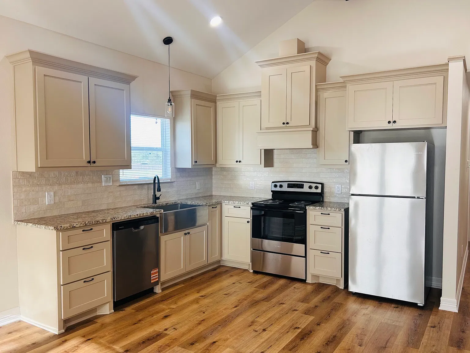 3 bed, 1260 sqft, $1,850 — Photo 4