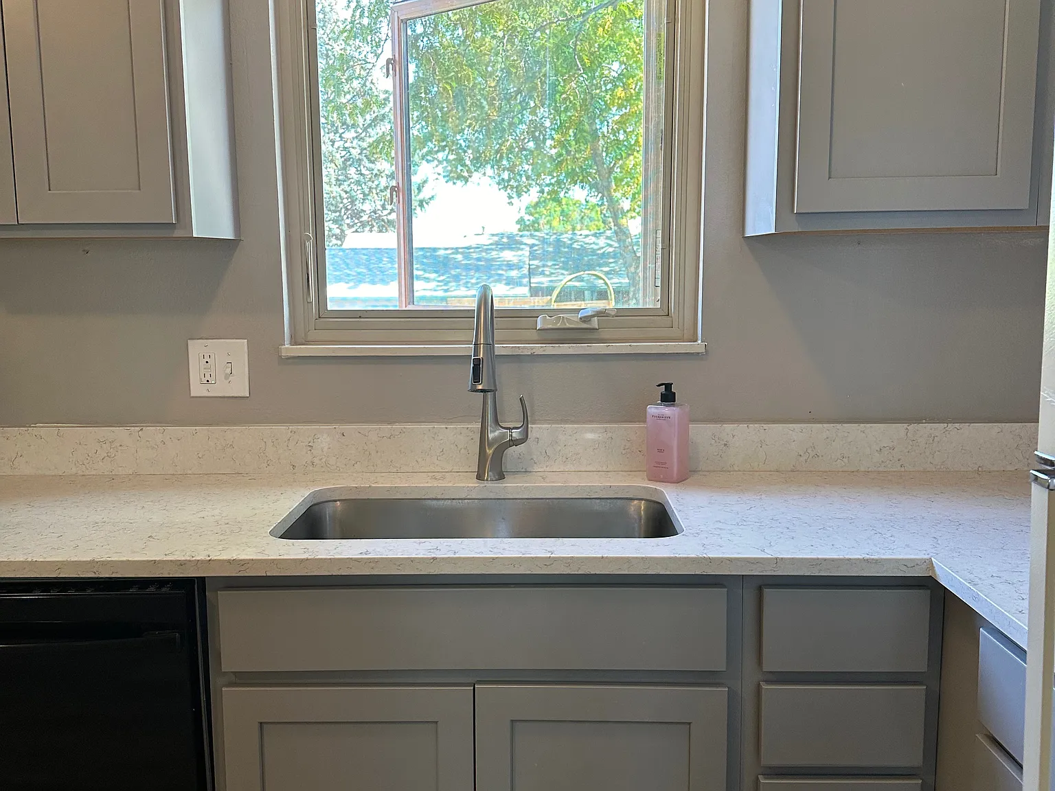 2 bed, 1.5 bath, 1272 sqft, $2,200 — Photo 2