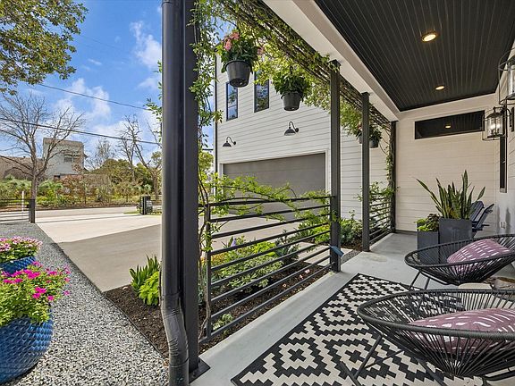 3rd image of 2705 Julian St