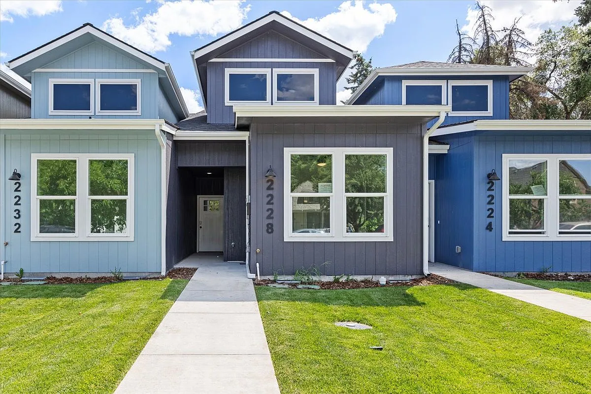 3 bed, 1220 sqft, $1,745 — Photo 3