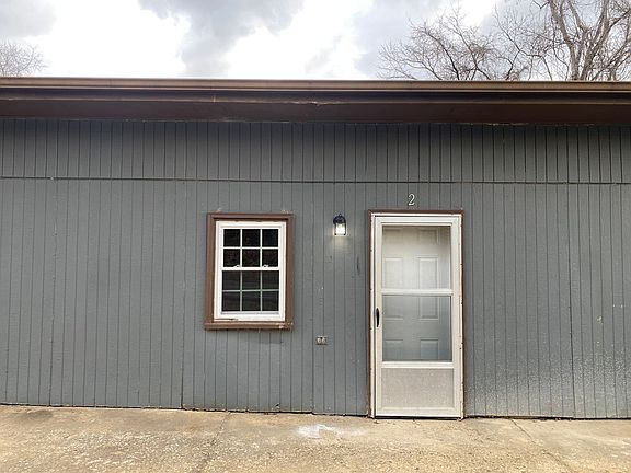 2nd image of 8088 Blue Springs Pkwy APT 2