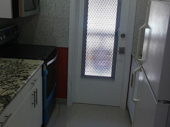 4th image of 1725 James Ave APT 12