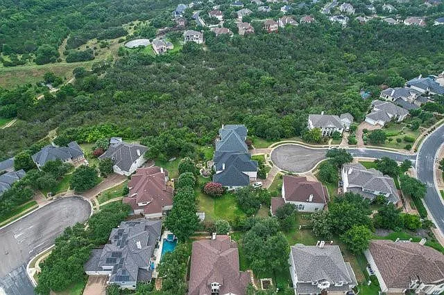 9900 Tree Bend Cv — Photo 32