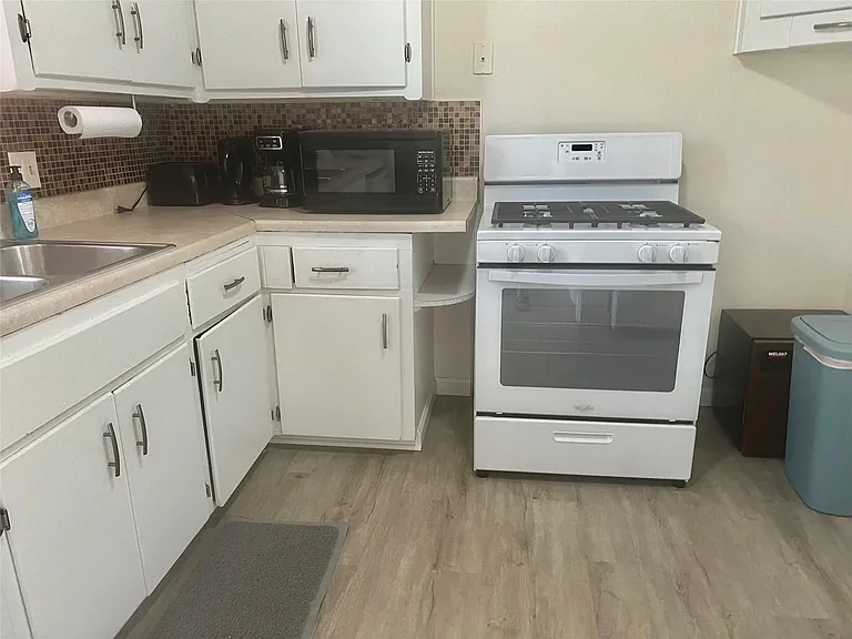 15518 Meyers Rd — Photo 23
