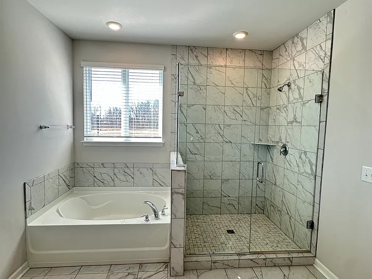 304 Greymoor Ln — Photo 15