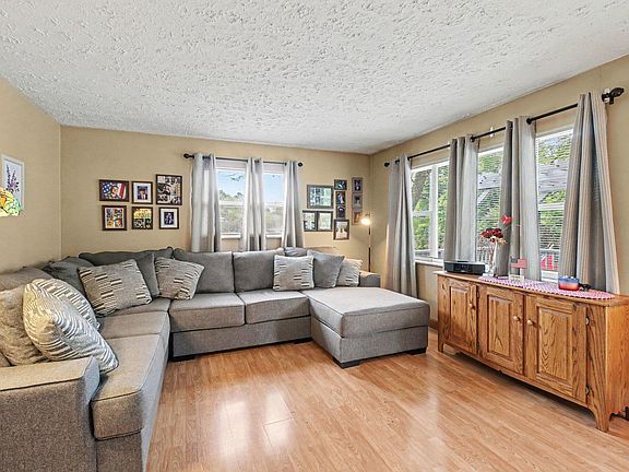 3rd image of 265 Sunset Dr