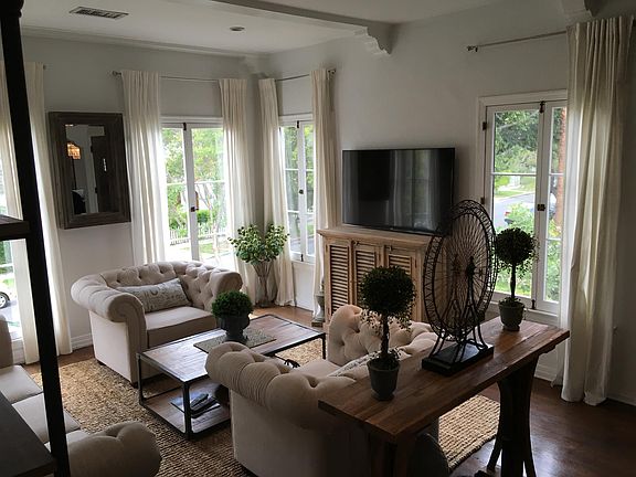 3rd image of 838 N Las Palmas Ave APT 2