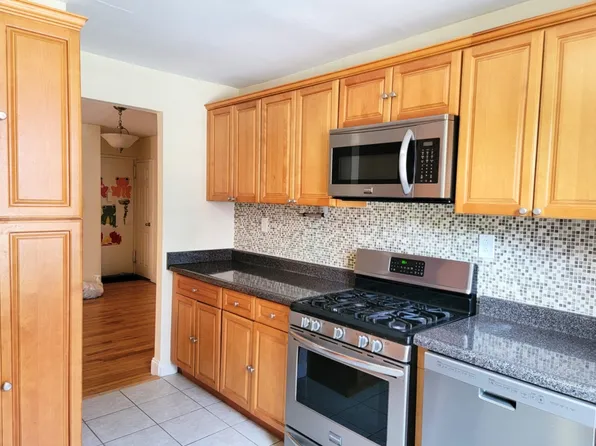2736 Independence Avenue 4C image 2 of 8