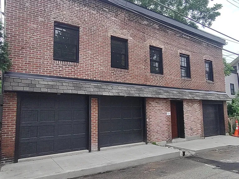 1433 Stedman St — Photo 1