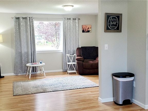 4th image of 1208 Crystal Ct NW