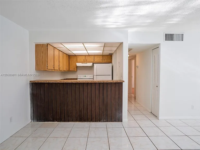 5801 Washington St #10 — Photo 8