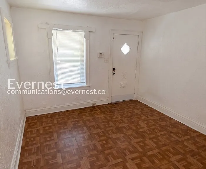 4847 Calvin Ave — Photo 8