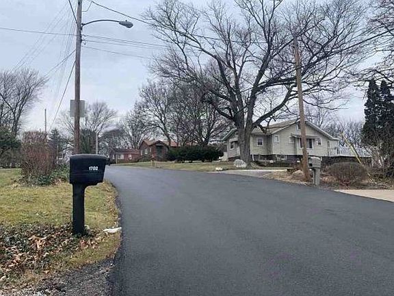 4th image of 1702 Woods Rd